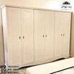 غرفة نوم فيكتورية كلاسيكية باللون الكريمي