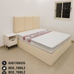 ⁦غرفه نوم بيضاء بمرايا فيروزية فاخرة⁩ - الصورة ⁦3⁩
